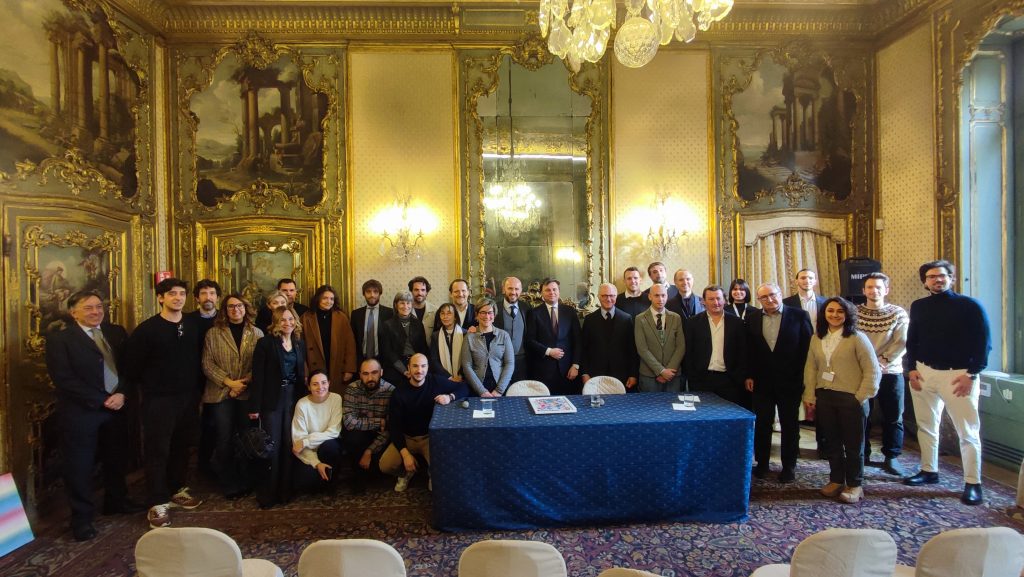 Foto di gruppo con tutte le startup accompagnate da REP e alcuni degli imprenditori associati, al centro i presidenti Zegna e Gay